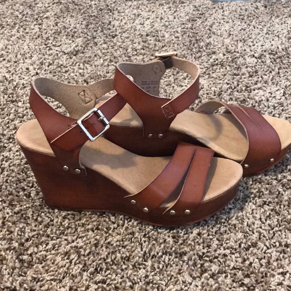 Aldo wedge size 8.5